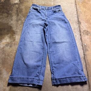 Wide Leg Women's Denim Capris in Light Blue